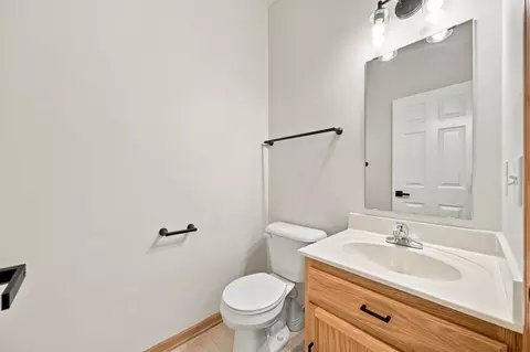 Bath - 563 Summit Ave, Dundas, MN 55019 photo 1 of 5