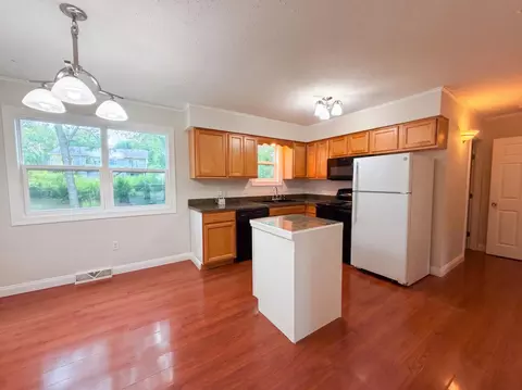 Kitchen - 868 Wescott Sq, Eagan, MN 55123 photo 1 of 3
