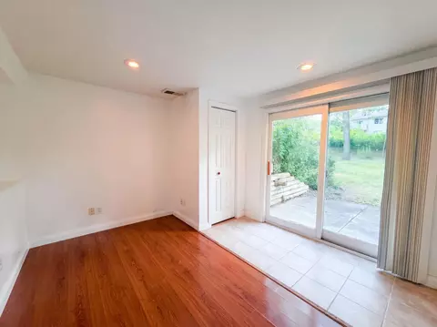 Living - 868 Wescott Sq, Eagan, MN 55123 photo 3 of 3