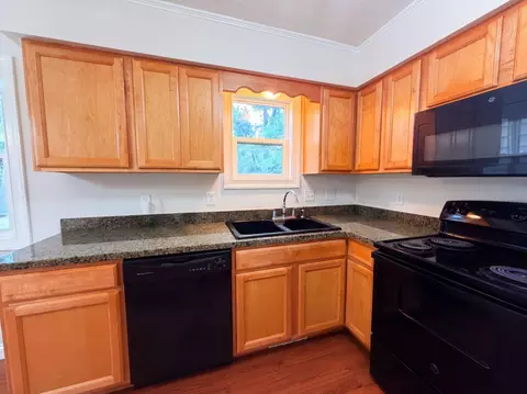 Kitchen - 868 Wescott Sq, Eagan, MN 55123 photo 2 of 3