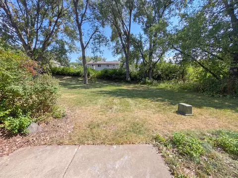 Exterior - 868 Wescott Sq, Eagan, MN 55123 photo 6 of 6