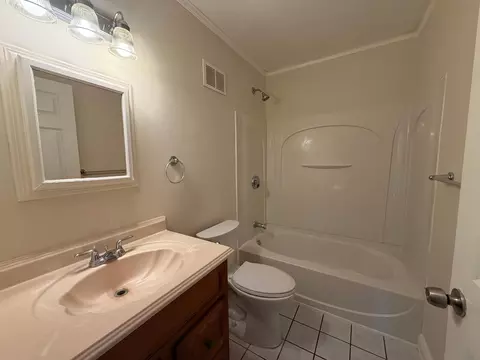 Bath - 868 Wescott Sq, Eagan, MN 55123 photo 2 of 2