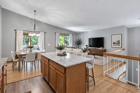 6865 Romeo Rd, Woodbury, MN 55125