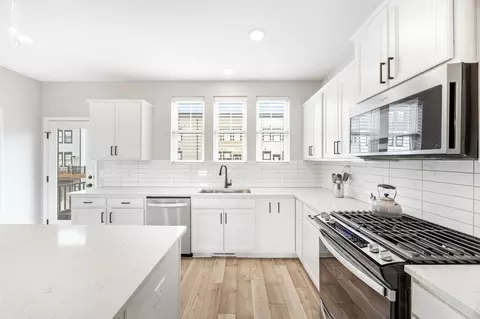 870 Mount Curve Blvd #G, Saint Paul, MN 55116