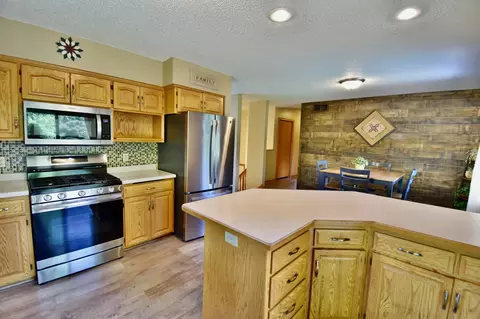 Kitchen - 6319 Laurel Rd, Saint Cloud, MN 56303 photo 4 of 5