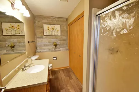 Bath - 6319 Laurel Rd, Saint Cloud, MN 56303 photo 4 of 4