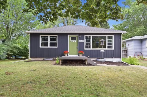 30620 N Lakes Trl, Lindstrom, MN 55045