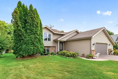 3212 Sunset Lake Dr, Burnsville, MN 55337