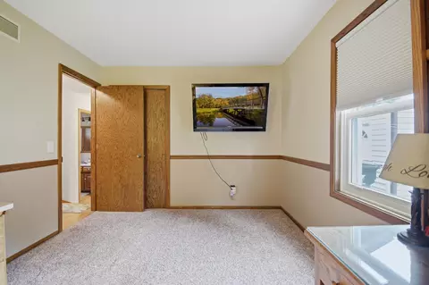Bedroom - 2000 9th St SW, Austin, MN 55912 photo 5 of 11