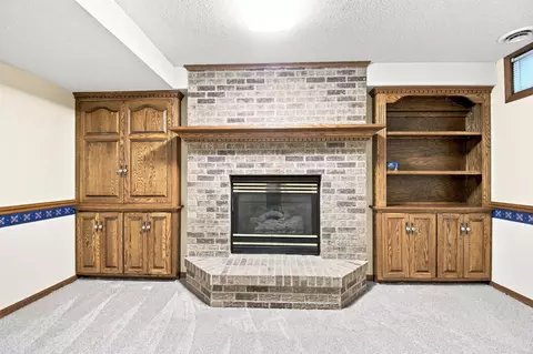 Living - 2000 9th St SW, Austin, MN 55912 photo 4 of 4