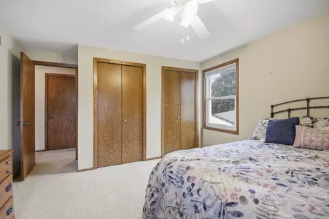 Bedroom - 2000 9th St SW, Austin, MN 55912 photo 9 of 11