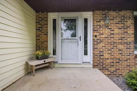 Entry Way - 2000 9th St SW, Austin, MN 55912 photo 1 of 4