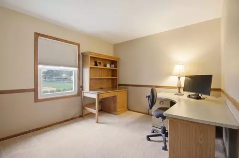 Bedroom - 2000 9th St SW, Austin, MN 55912 photo 4 of 11