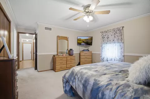 Bedroom - 2000 9th St SW, Austin, MN 55912 photo 2 of 11