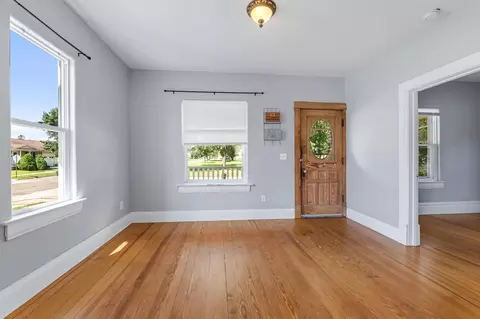 Living - 304 E Jefferson St, Caledonia, MN 55921 photo 4 of 4