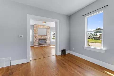 Living - 304 E Jefferson St, Caledonia, MN 55921 photo 3 of 4