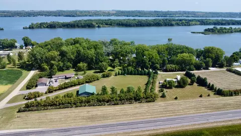 48479 Baileys Bay Rd, Big Stone City, SD 57216