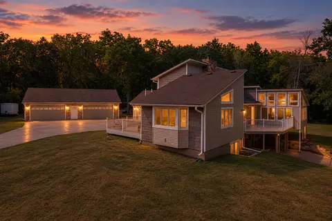 12770 Homestead Dr, White Bear Lake, MN 55110
