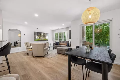6040 Chasewood Pkwy #2, Minnetonka, MN 55343