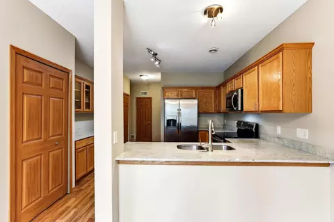 6784 Pine Crest Trl S, Cottage Grove, MN 55016