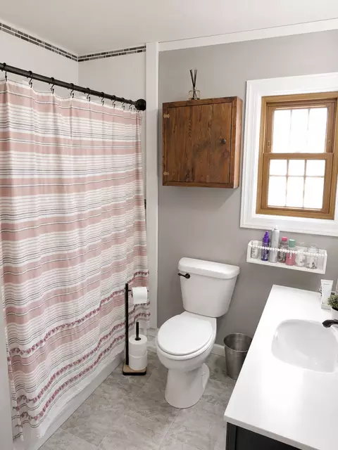 Bath - 112 4th Ave NE, Brainerd, MN 56401 photo 2 of 3