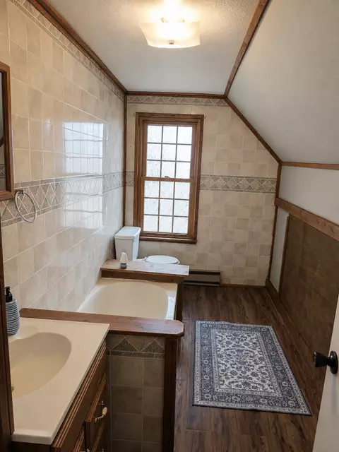 Bath - 112 4th Ave NE, Brainerd, MN 56401 photo 3 of 3