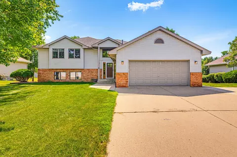 160 Orchard Ave SE, Hutchinson, MN 55350