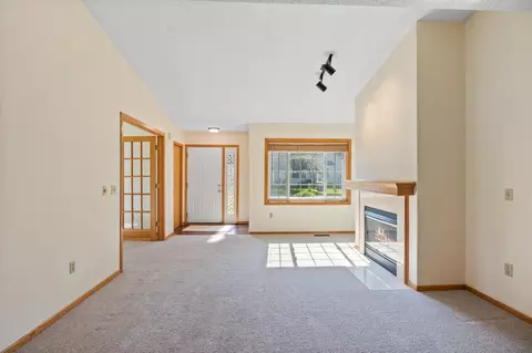 Living - 4143 Ruby Ln #72, Eagan, MN 55122 photo 2 of 5