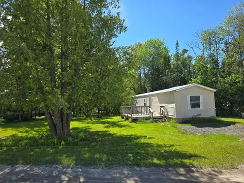 21 Nn 3rd Ave W, International Falls, MN 56649