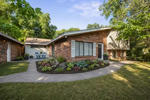 2241 Country Ln, Minnetonka, MN 55305