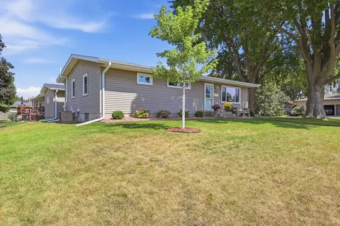 Exterior - 1008 9th St SW, Faribault, MN 55021 photo 6 of 7
