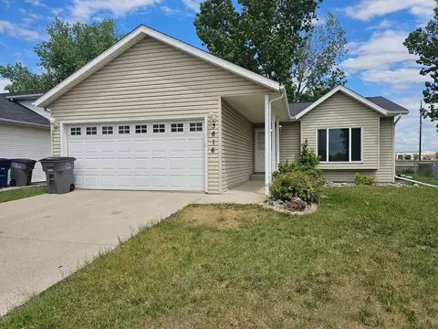 3616 Village Green Ln, Moorhead, MN 56560
