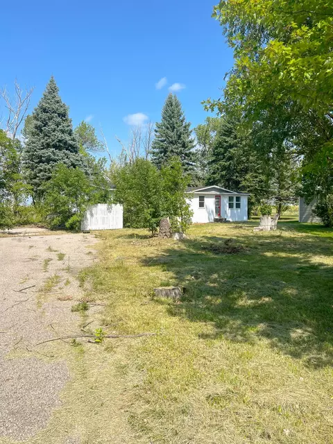 Exterior - 423 3rd Ave, Mapleton, ND 58059 photo 3 of 3