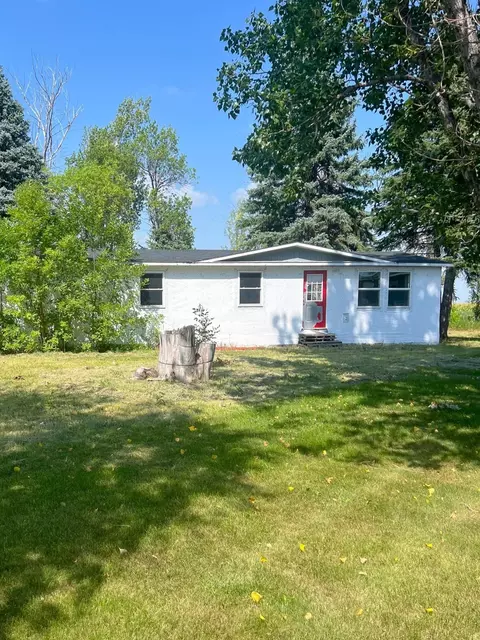 Exterior - 423 3rd Ave, Mapleton, ND 58059 photo 2 of 3
