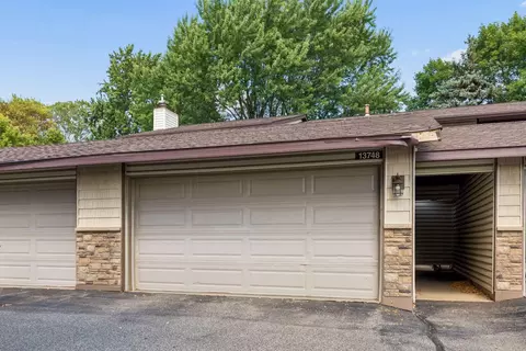 13748 Heather Hills Dr, Burnsville, MN 55337