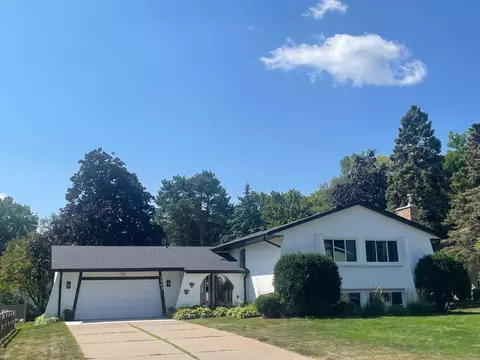 7565 Paul Rd, Woodbury, MN 55125