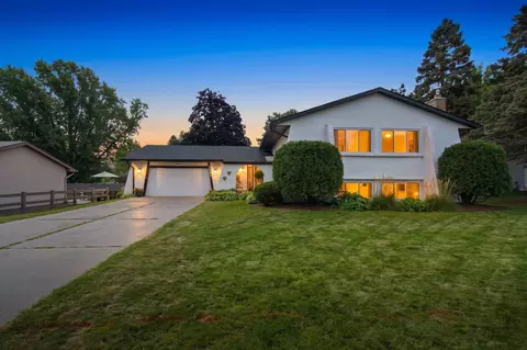 7565 Paul Rd, Woodbury, MN 55125