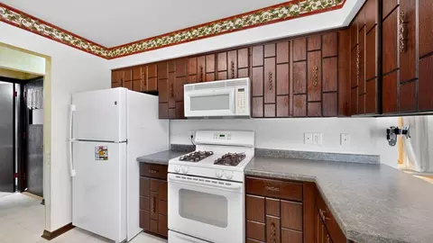 Kitchen - 115 1st St SE, Plainview, MN 55964 photo 2 of 3