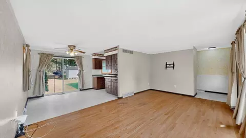 Living - 115 1st St SE, Plainview, MN 55964 photo 2 of 6