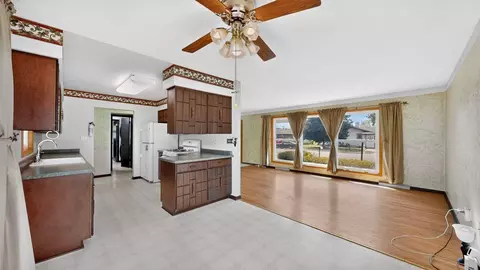 Living - 115 1st St SE, Plainview, MN 55964 photo 3 of 6