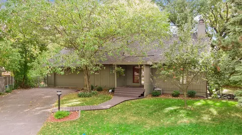 3921 Woodview Ct, Vadnais Heights, MN 55127