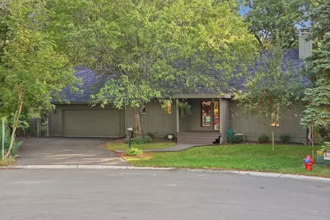 3921 Woodview Ct, Vadnais Heights, MN 55127