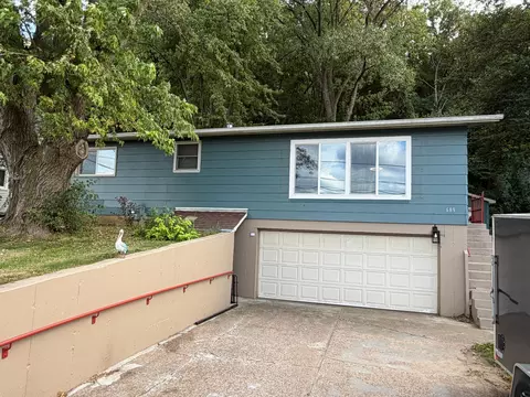 689 E Lake Blvd, Winona, MN 55987