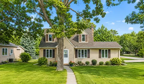 217 2nd Ave NE, New London, MN 56273