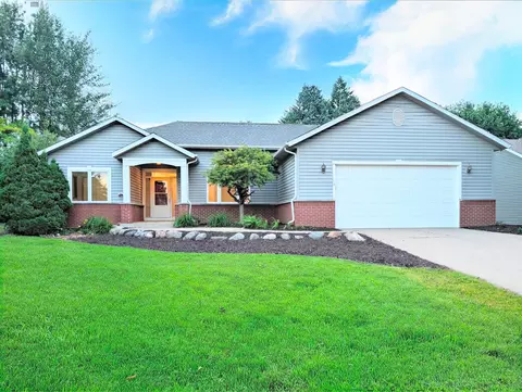 2100 Sibley View Ct, Northfield, MN 55057