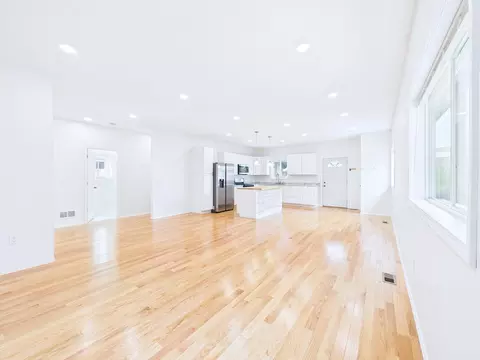 Living - 983 Cook Ave E, Saint Paul, MN 55106 photo 1 of 6