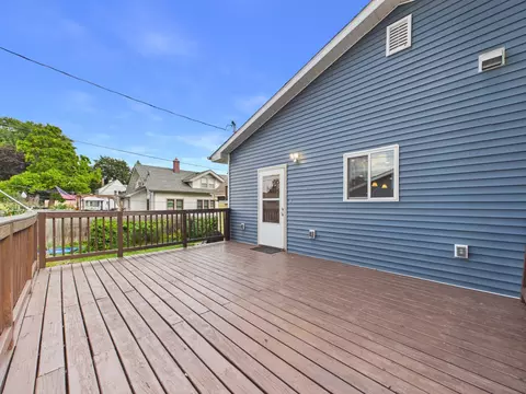 Exterior - 983 Cook Ave E, Saint Paul, MN 55106 photo 4 of 6