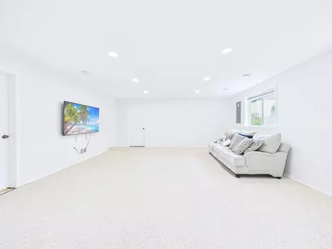 Living - 983 Cook Ave E, Saint Paul, MN 55106 photo 5 of 6