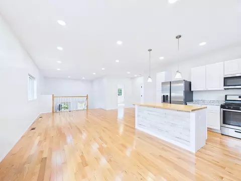 Living - 983 Cook Ave E, Saint Paul, MN 55106 photo 2 of 6