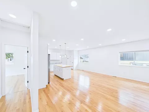 Living - 983 Cook Ave E, Saint Paul, MN 55106 photo 4 of 6